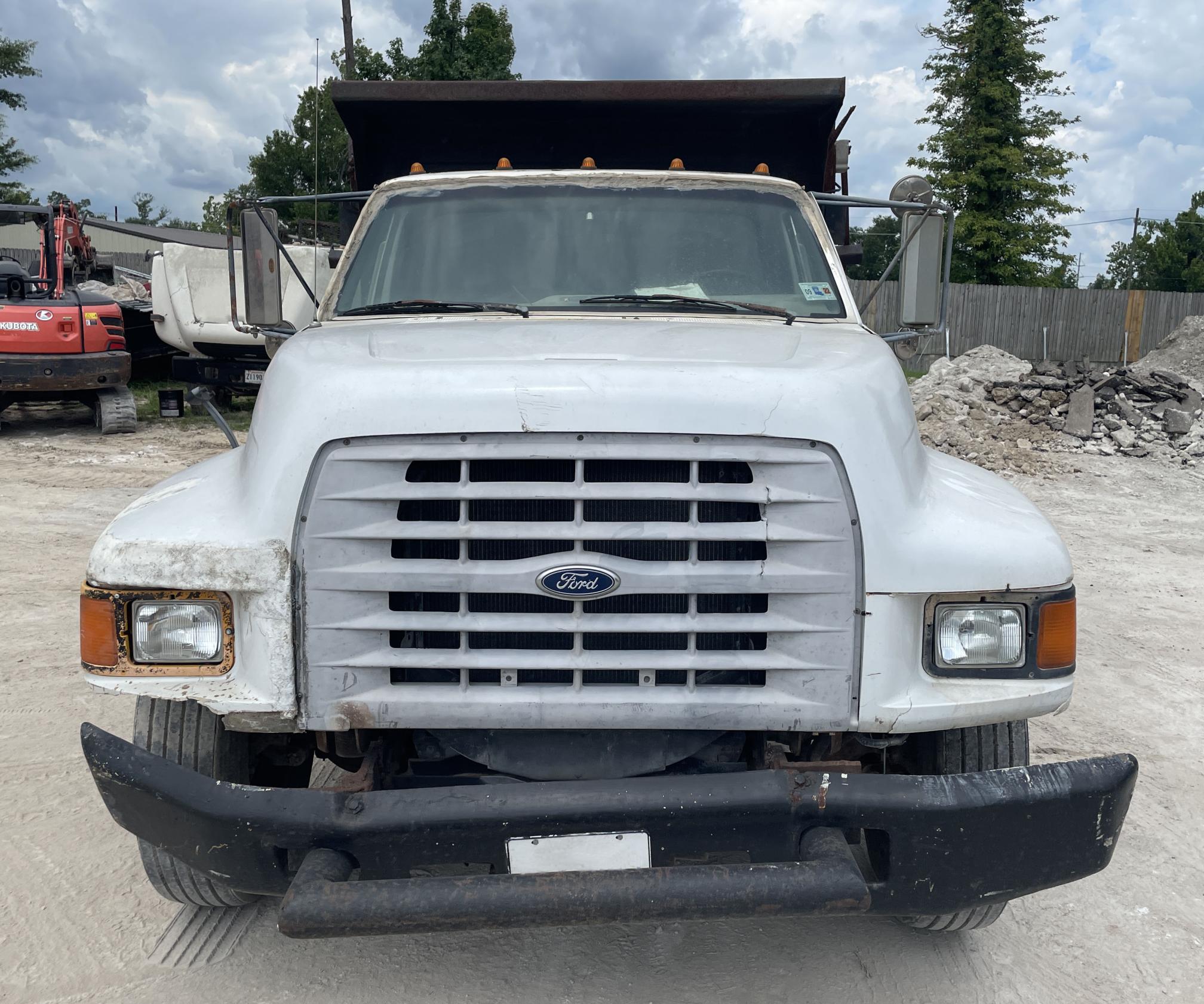 1998 FORD F700 - Image 2